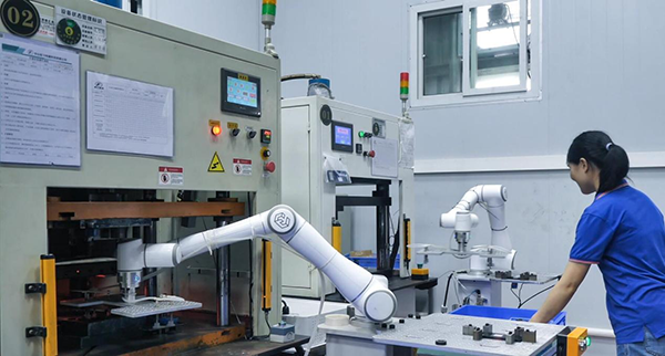 AG庄闲机器人，以创新精神推动协作机器人领域发展